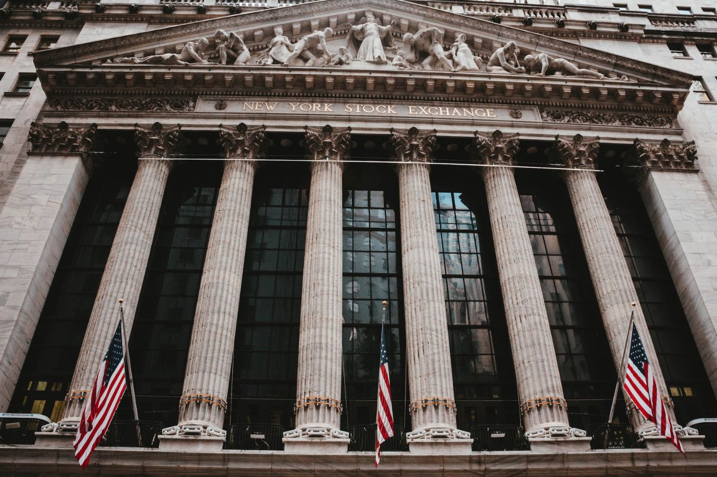 New York Stock Exchange Bourse Wall Street drapeaux américains