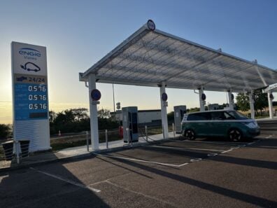 L'ID.Buzz en recharge rapide sur l'Autoroute - Dimitri Charitsis - 01net.com