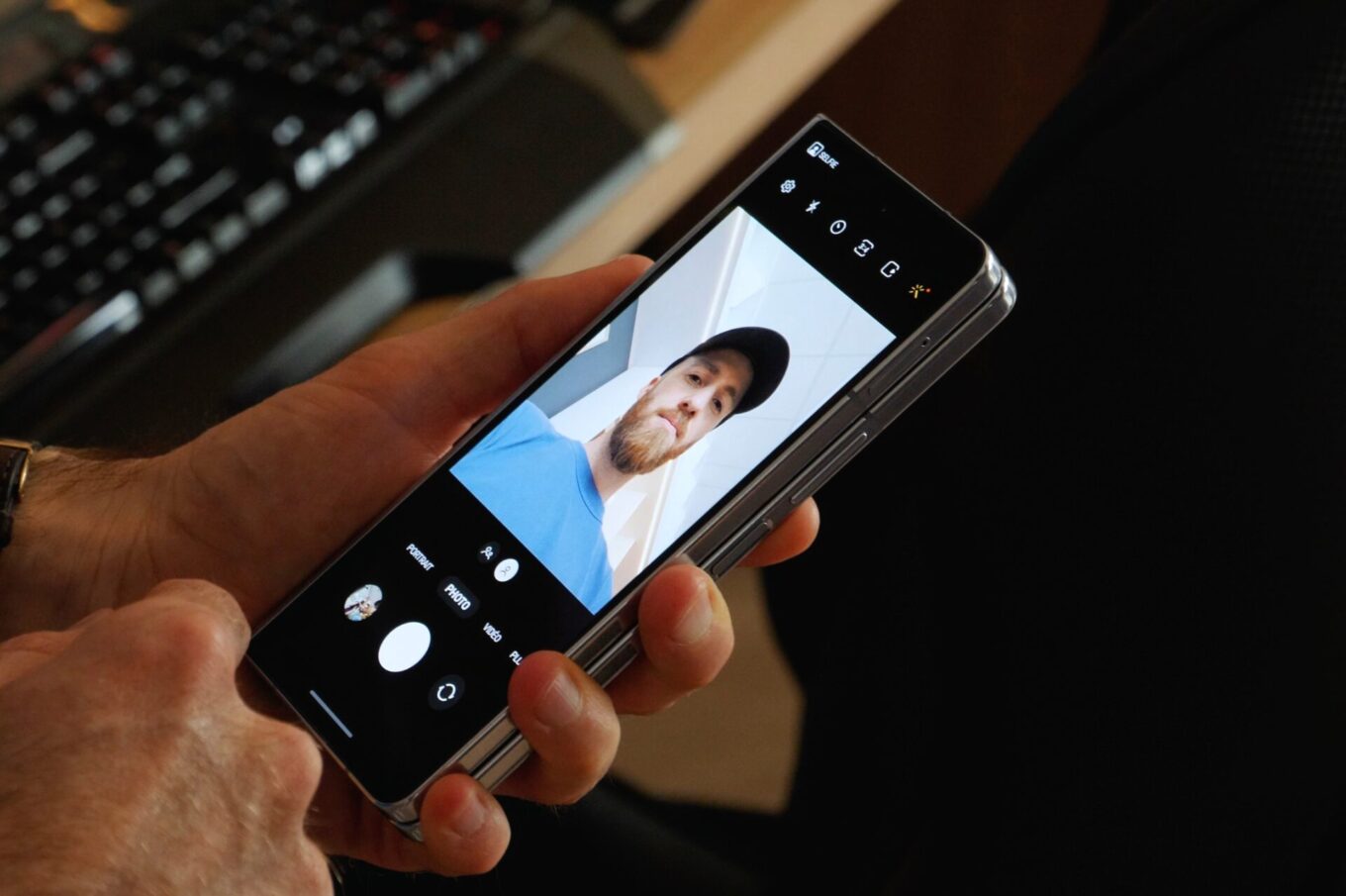 Samsung Galaxy Z Fold 5 מצלמת selfie