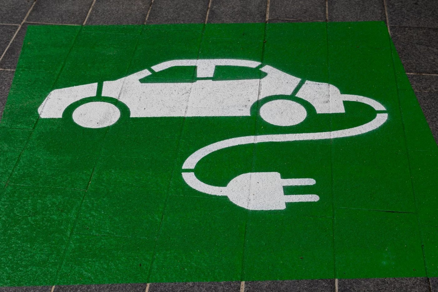 Installer un prêt-à-poser GREEN'UP ACCESS pour recharger votre voiture  électrique 