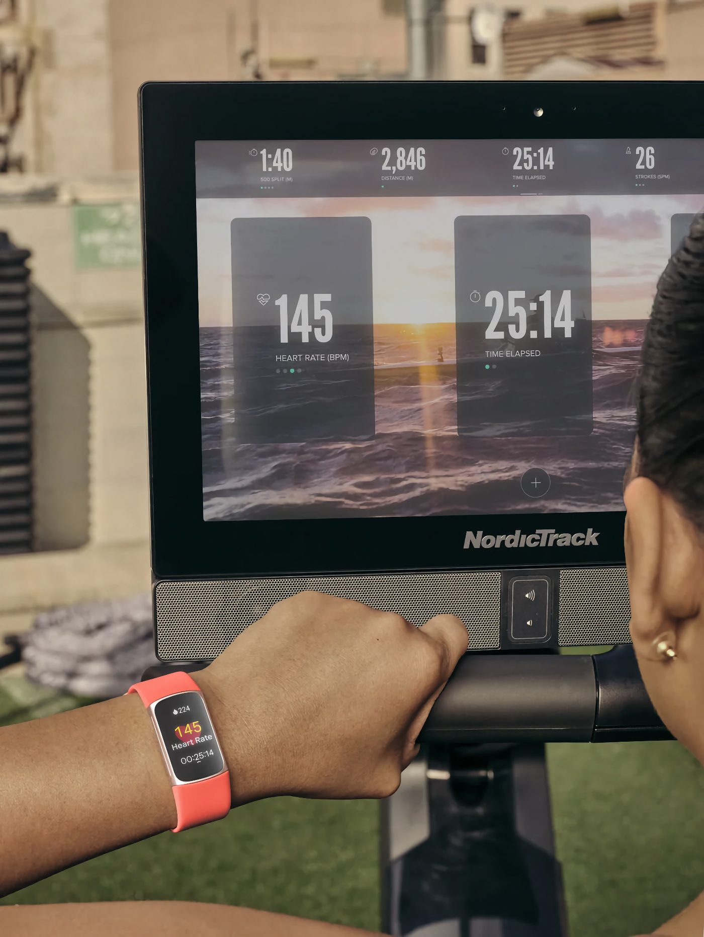 Le Charge 6 de Fitbit a tout d'une montre connectée, en format
