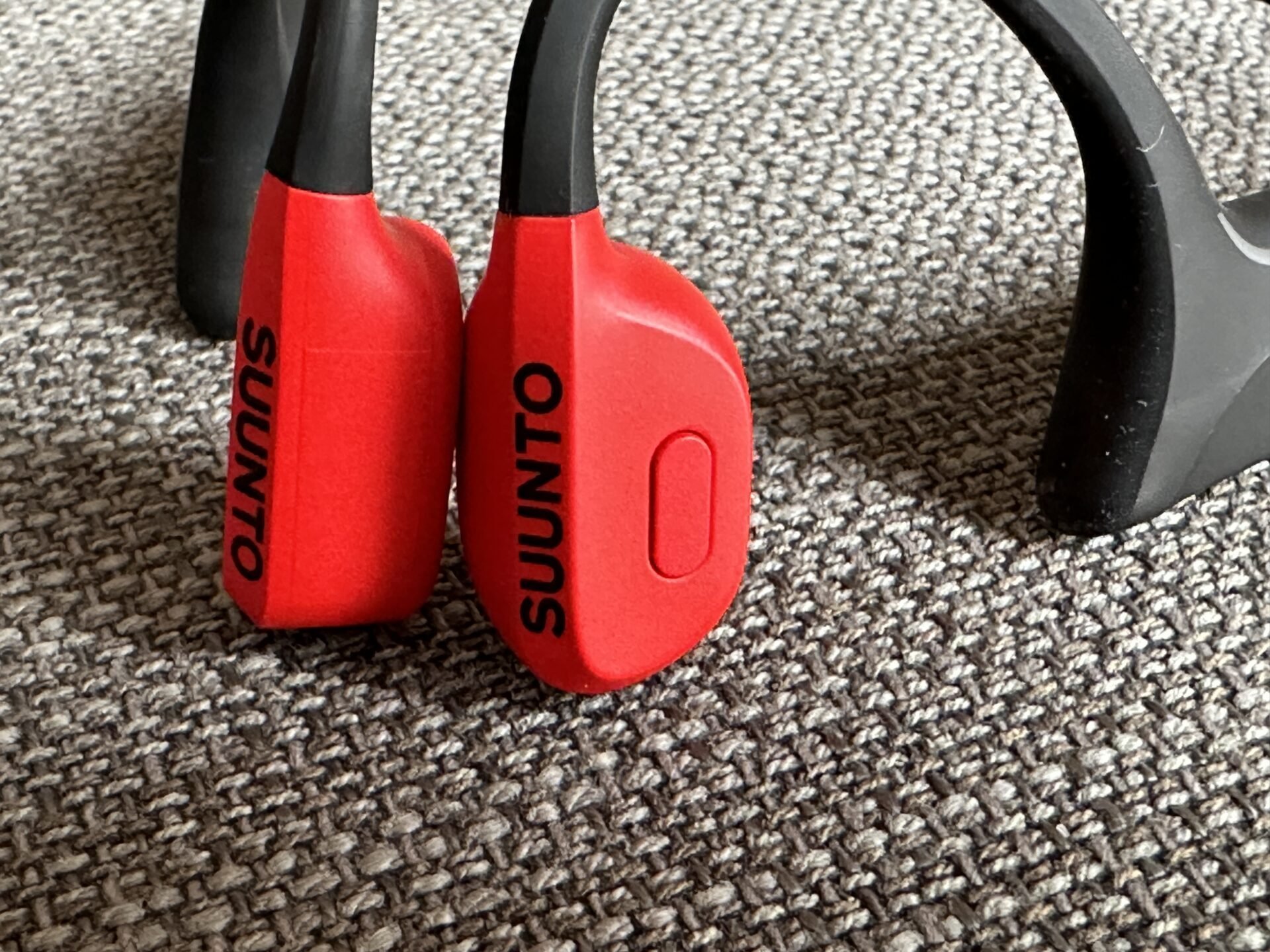 Test Suunto Wing : mais à quoi peut bien servir ce casque ovni à conduction  osseuse ?