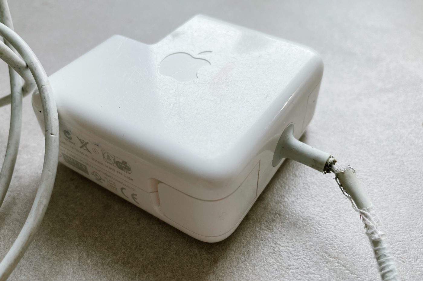 Le chargeur MagSafe n'a pas besoin de l'adaptateur 20 W d'Apple