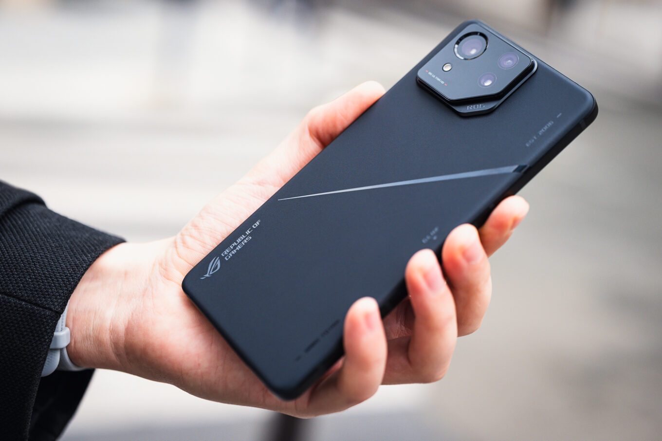 Asus ROG Phone 8 Pro : notre prise en main du smartphone qui veut aller ...
