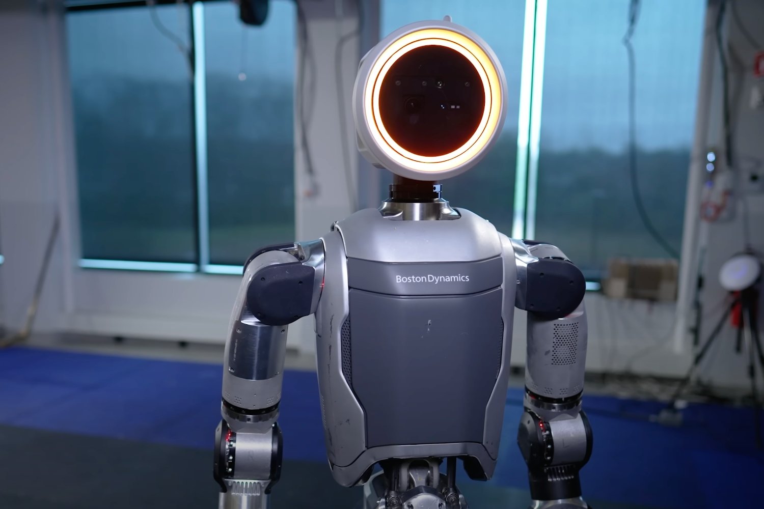 N’ayez pas peur, Boston Dynamics présente son nouveau robot humanoïde