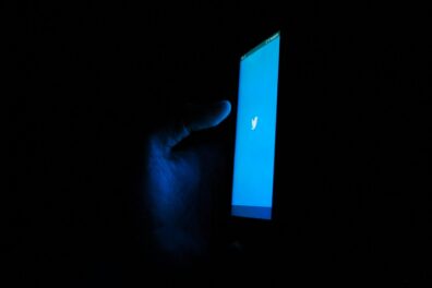 Smartphone Noir Nuit Twitter