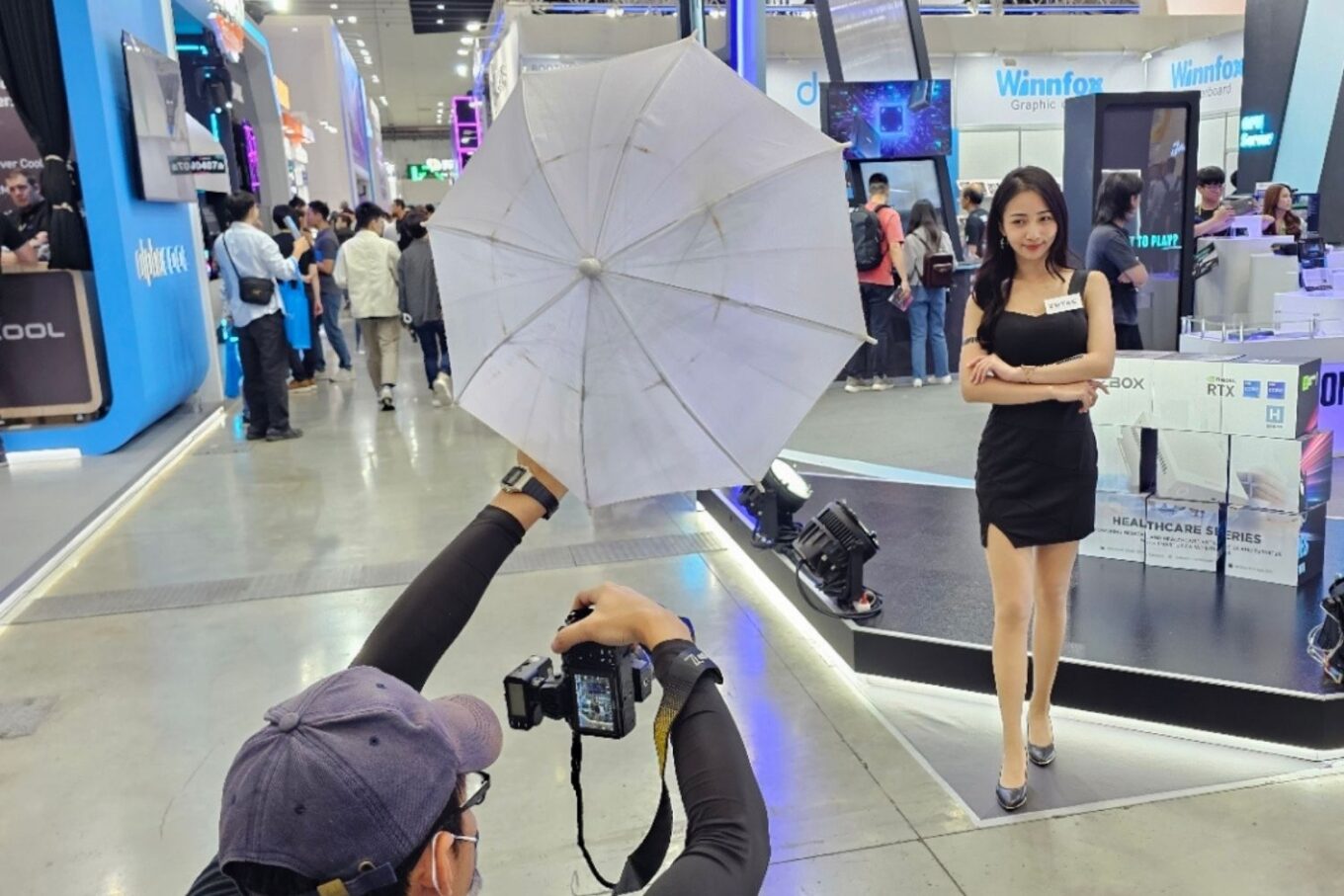 Hôtesses Computex Une 4