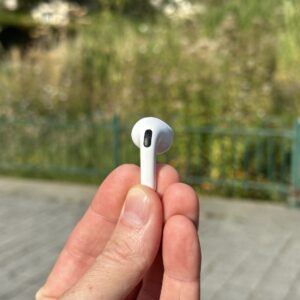 TUTO - Comment activer la réduction de bruit sur les AirPods ? | LCDG