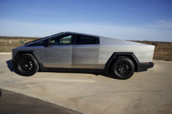 Tesla Cybertruck Rwd Version 2025