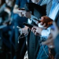 Surveillance Réseaux Sociaux Smartphones