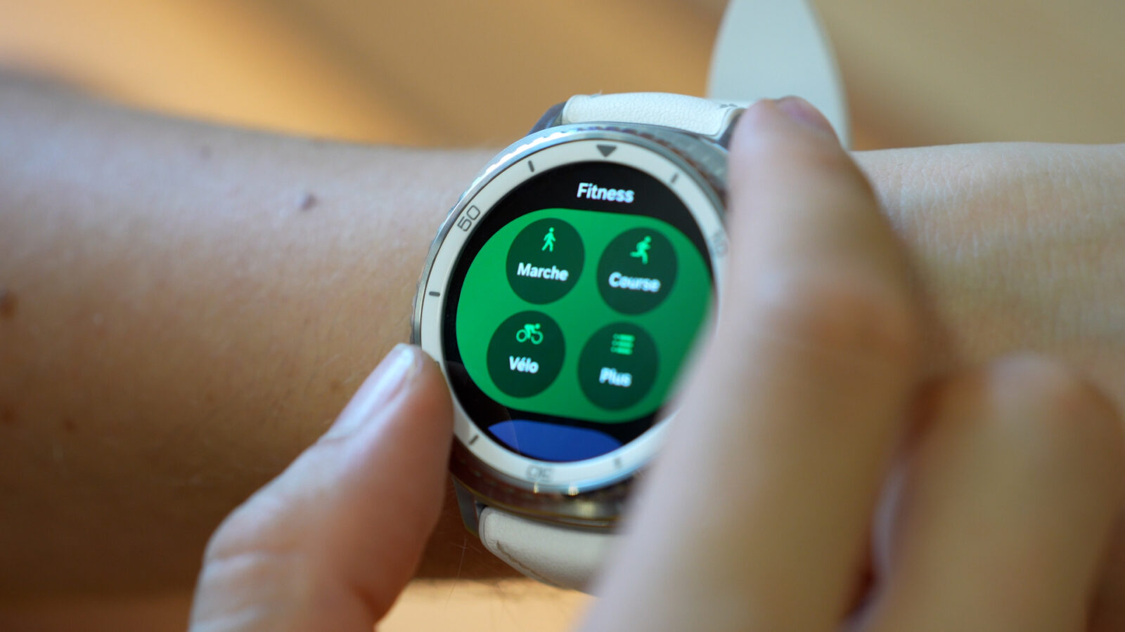 Bir UI 8 Galaxy Watch 6'ya açılıyor