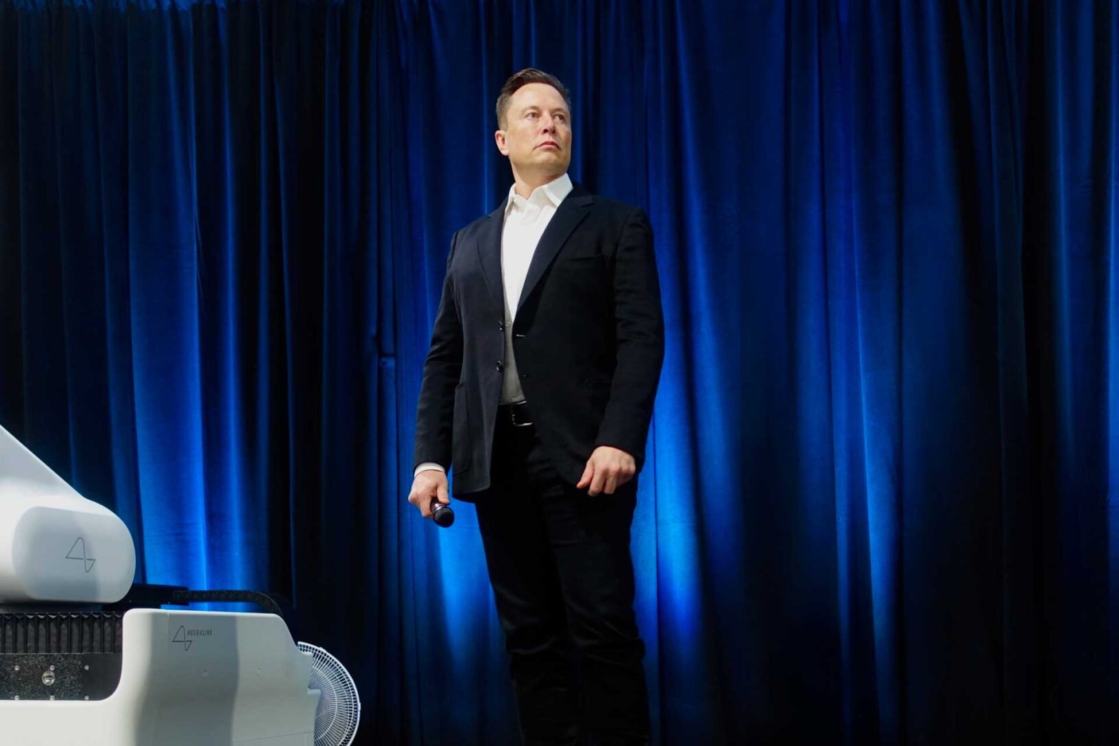 Elon Musk passe à l'action, il attaque Apple et OpenAI en justice