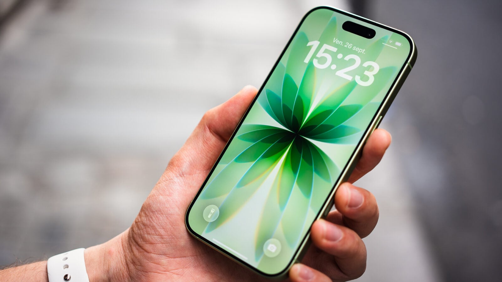 Steve Jobs piyasaya çıkmadan önce neden iPhone ekranını aniden değiştirdi?