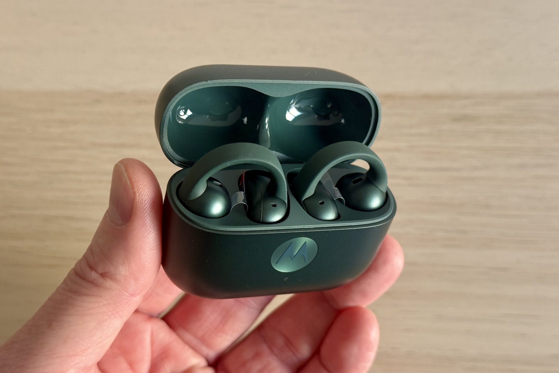 Motorola Moto Buds Loop 4