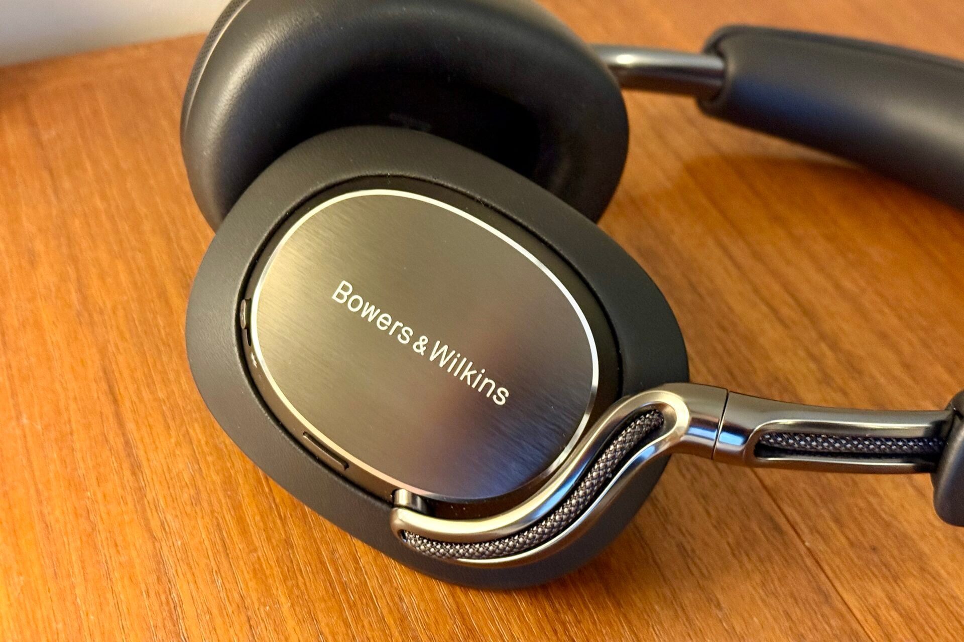 Bowers & Wilkins Px8 S2 3