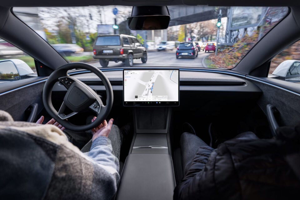 Conduite autonome Tesla en Europe : on a une bonne et (surtout) une ...