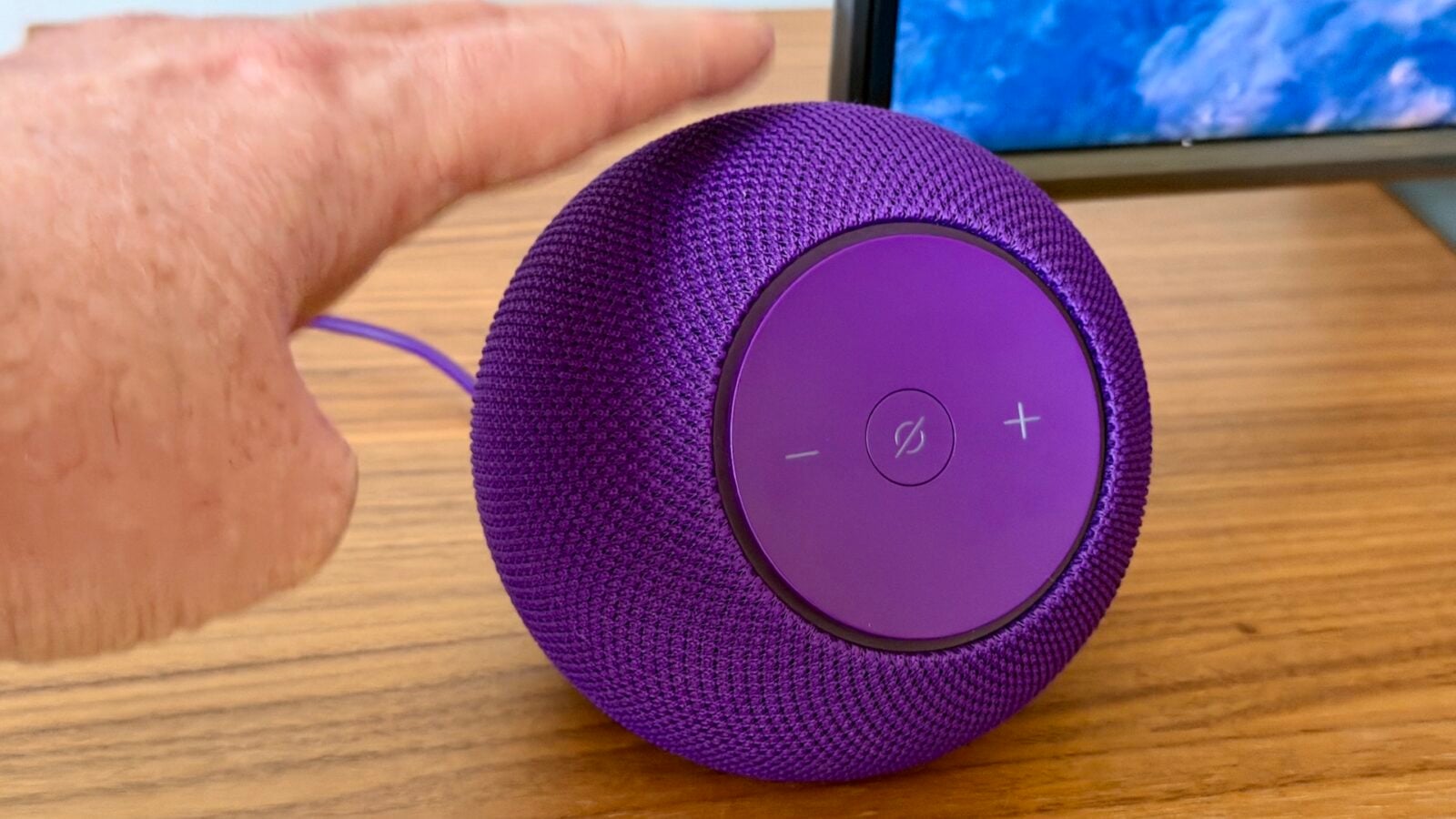 Jony Ive'ın kullanıldığı ilk yapay zeka cihazı bağlantılı bir hoparlör olsaydı ne olurdu?