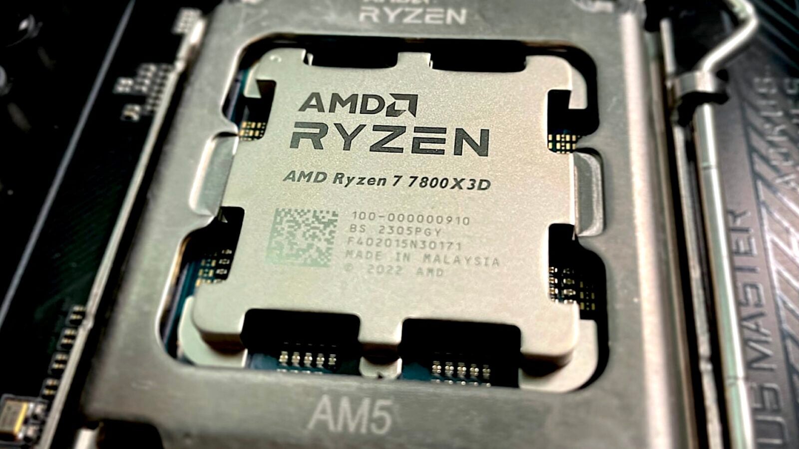 If the AMD Ryzen 7 7800X3D tempts you, it is now at a price that is impossible to refuse