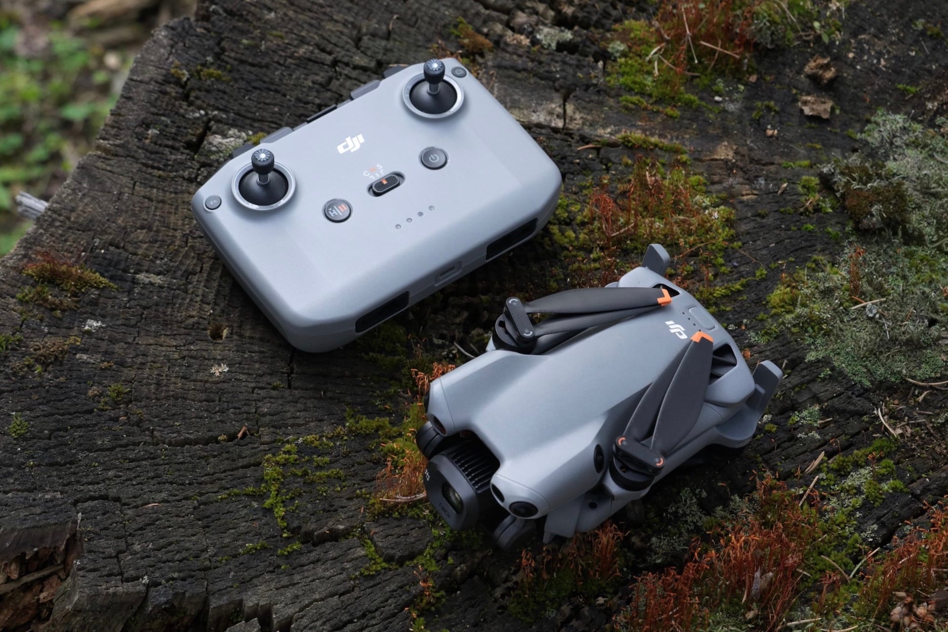 Le drone DJI Mini 5 Pro avec sa radiocommande NC-N3