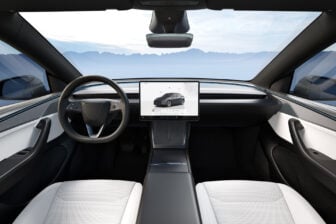 Tesla Model Y Premium 43