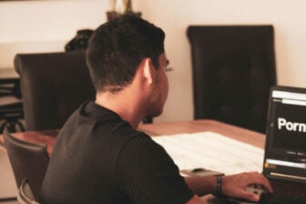 Homme Ordinateur Portable Porno