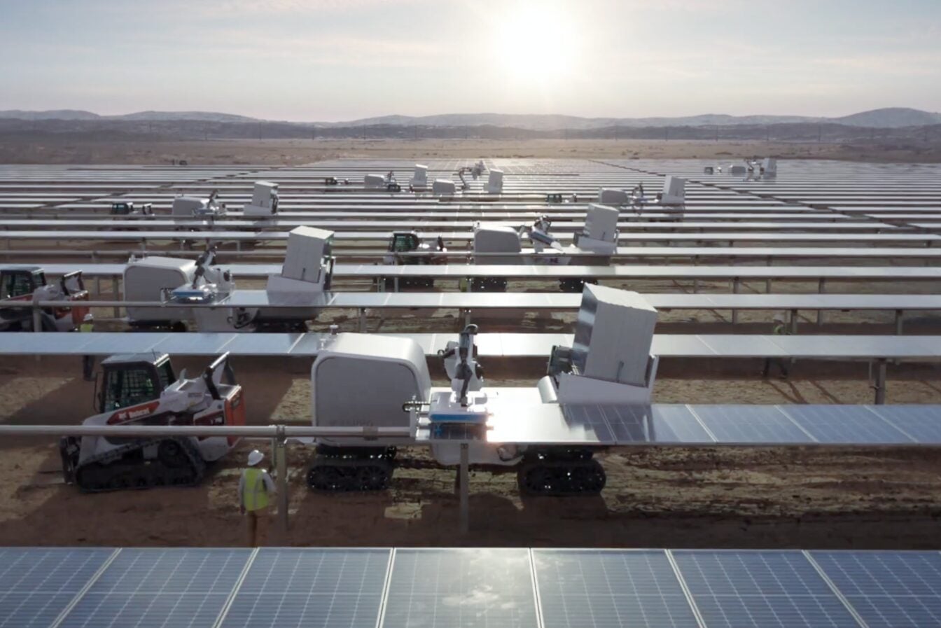 Un panneau solaire par minute : ce robot divise par deux le coût et le temps d’installation