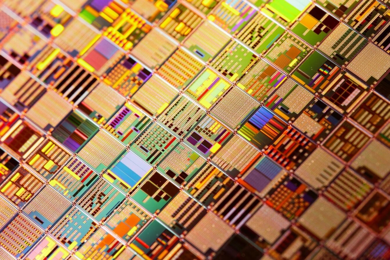 Intel vend des puces défectueuses et bat tous les records : ce que ça dit de la pénurie