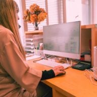 Femme, travail de bureau