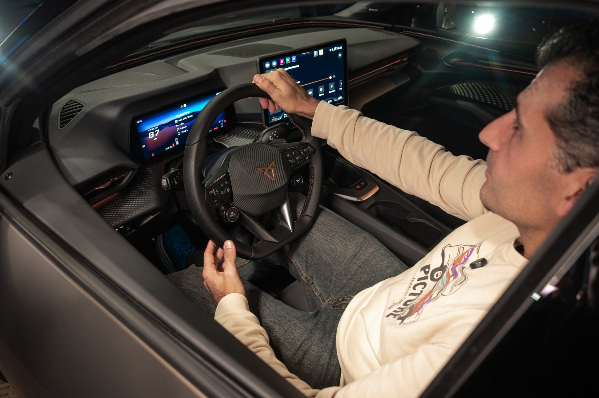 A bord de la Cupra Raval