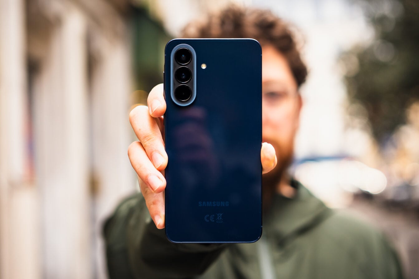 Autonomie : le Galaxy A57 surpasse-t-il son prédécesseur ? Réponse de notre labo