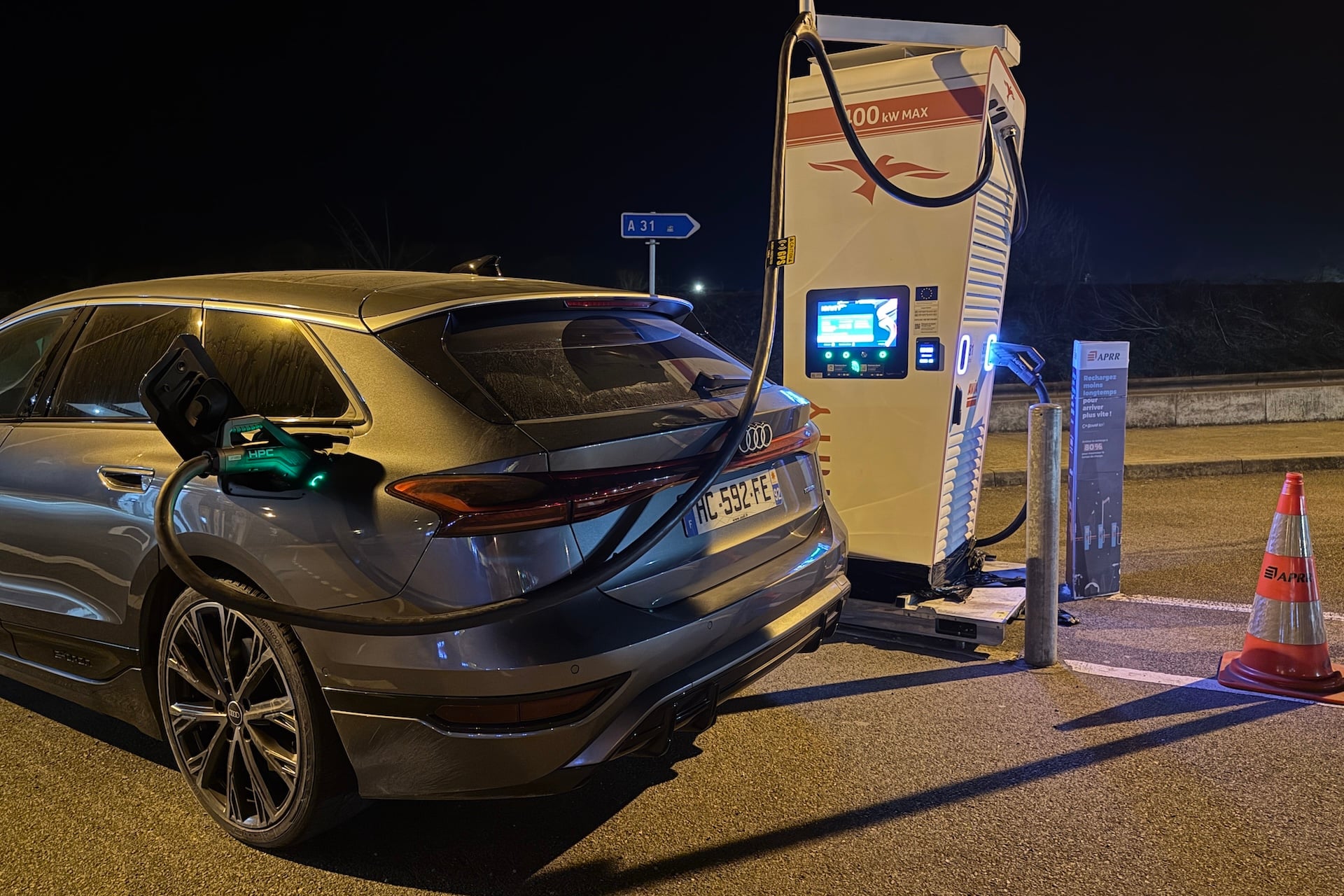 Essai Longue Autonomie Audi A6 E Tron Avant Borne 400 Vue Arrière