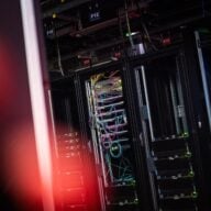 Focus sur un rack serveur, datacenter