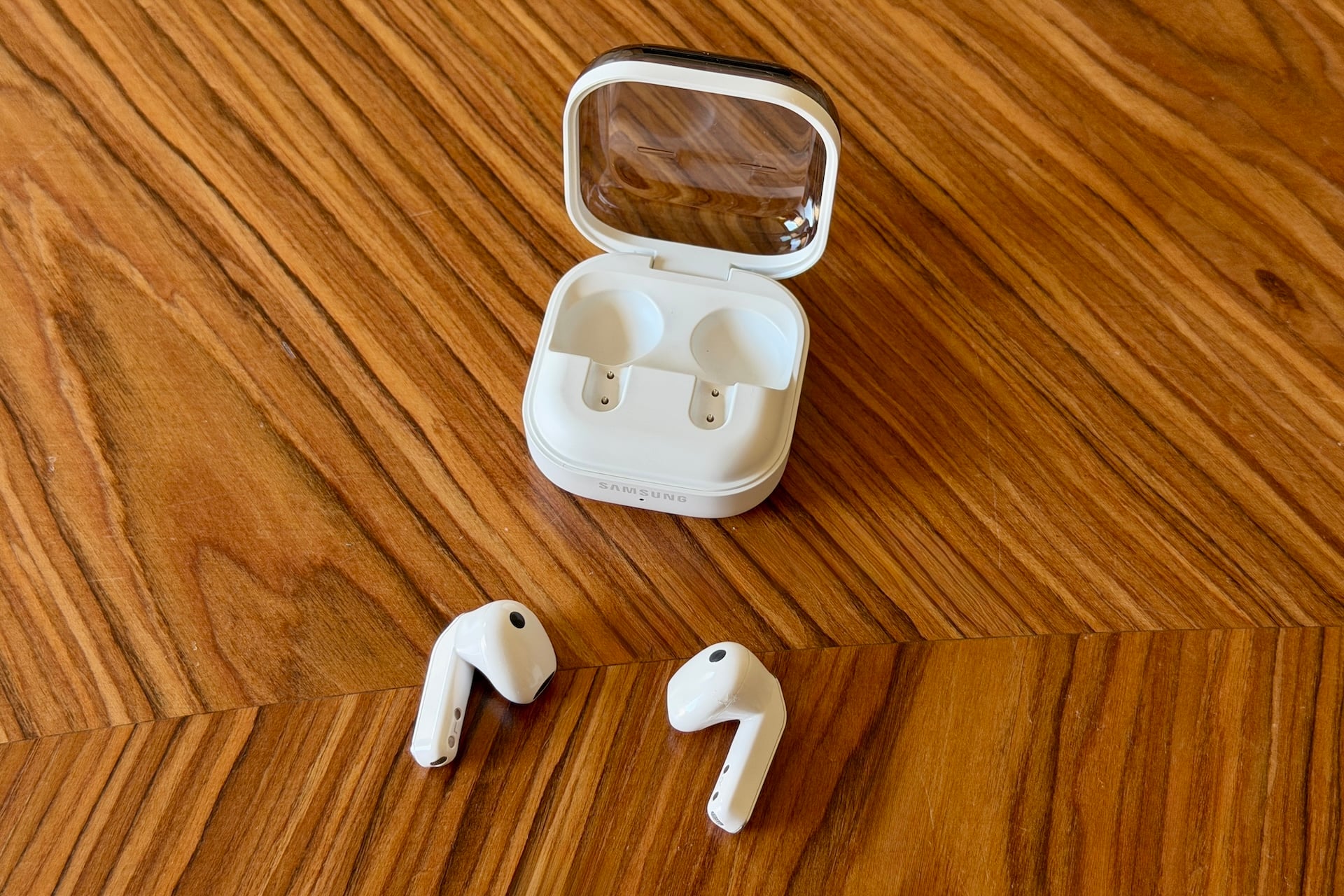 Samsung Galaxy Buds4 10