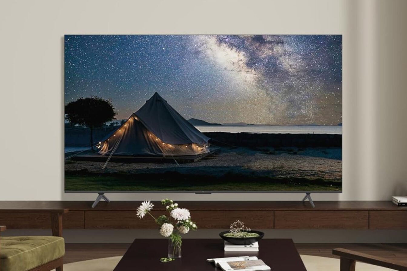 Cette Smart TV XXL de 249 cm transforme votre salon en véritable cinéma& et elle est à -30%