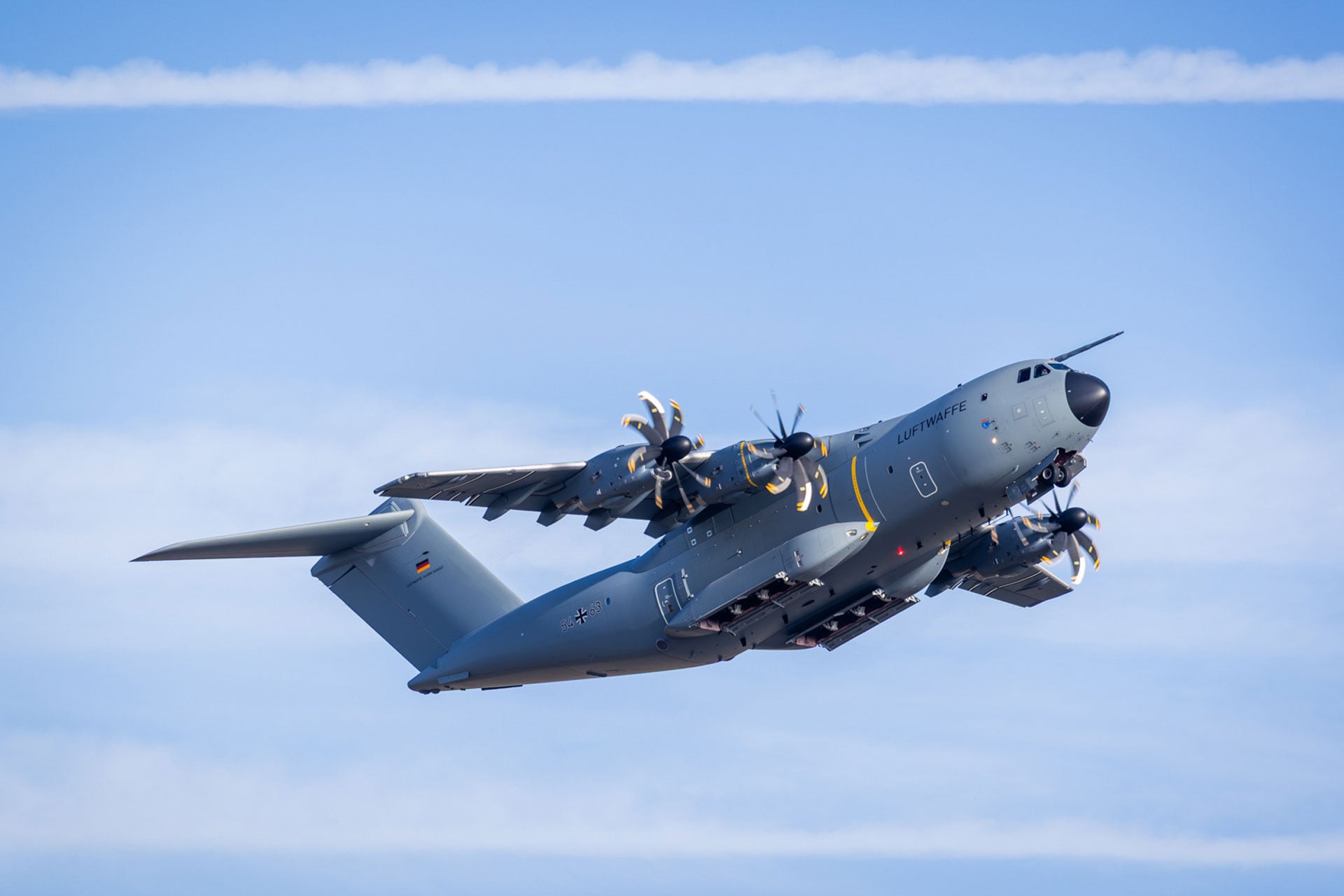 Mísseis Airbus A400m Drones 1