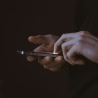 Homme Smartphone Anonymat