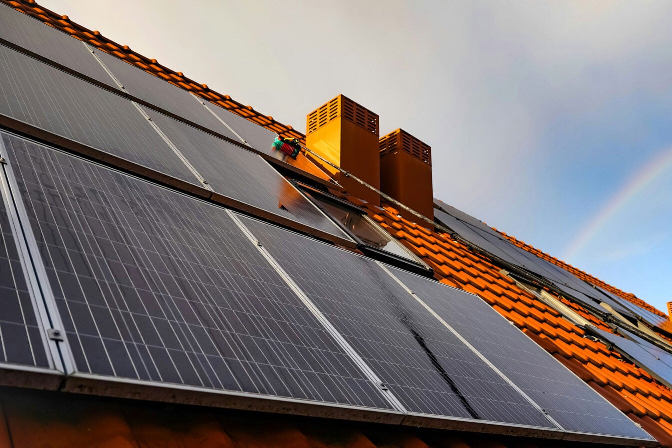 Panneaux solaires : pourquoi les prix continuent de grimper en avril