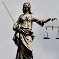 Statue Dame Justice Epee Balance