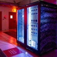 Lucy, un ordinateur quantique photonique de 12 qubits, installé en 2025 au Très Grand Centre de Calcul (TGCC) du CEA.