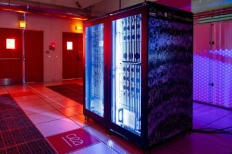 Lucy, un ordinateur quantique photonique de 12 qubits, installé en 2025 au Très Grand Centre de Calcul (TGCC) du CEA.