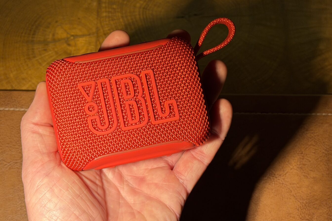 Test JBL Go 5 : la reine des petites enceintes nomades s'améliore encore