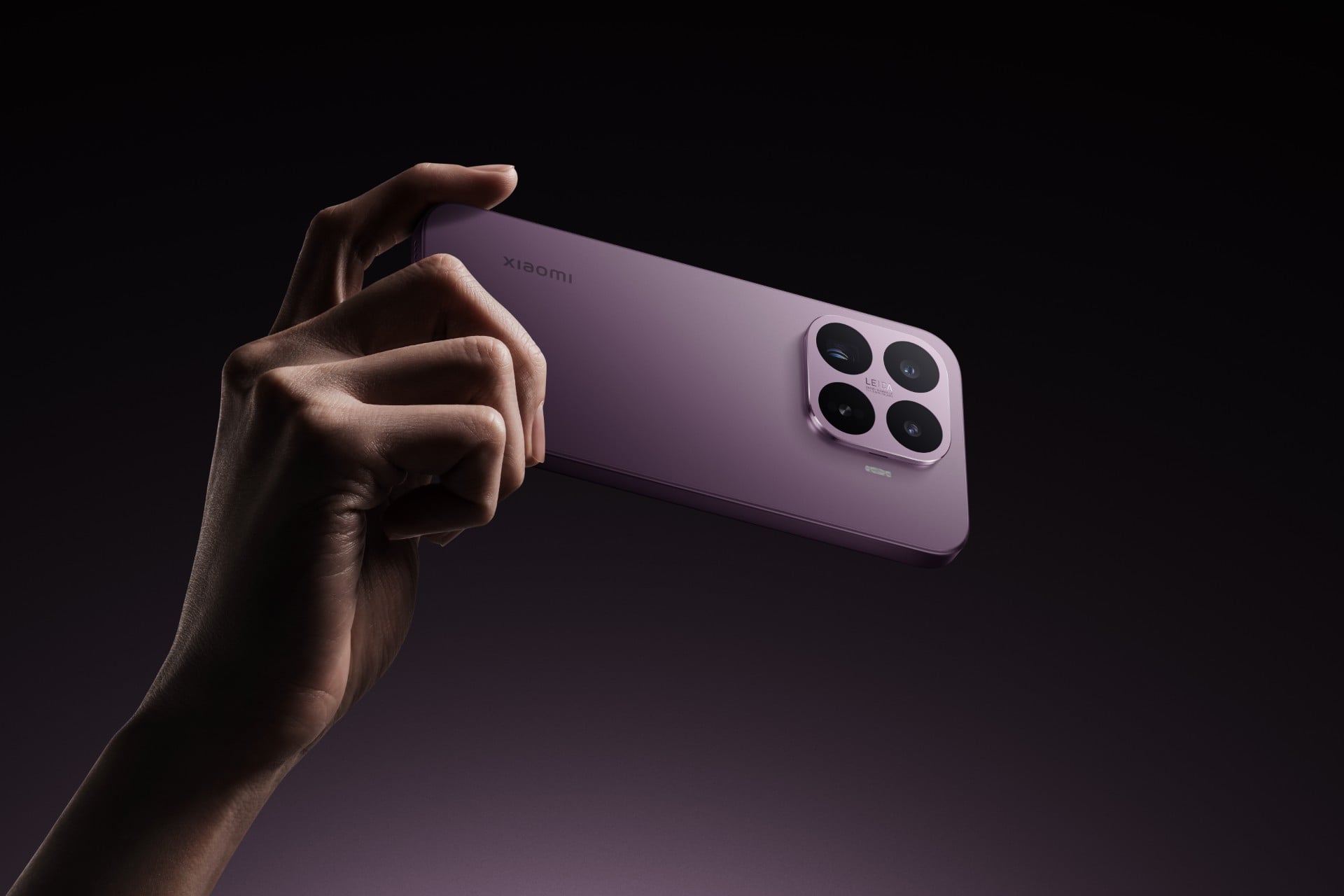 Xiaomi 17t Handhold1 Violet R4 (01net.com)