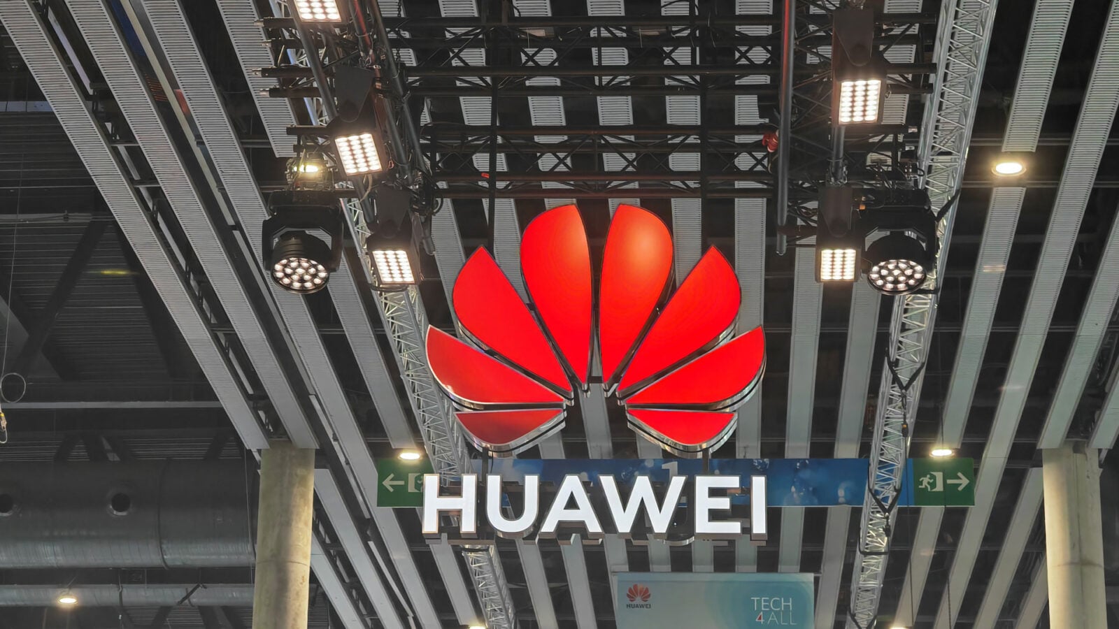 Huawei présente la loi Tau : une alternative à Moore pour ses puces Kirin, malgré les sanctions américaines