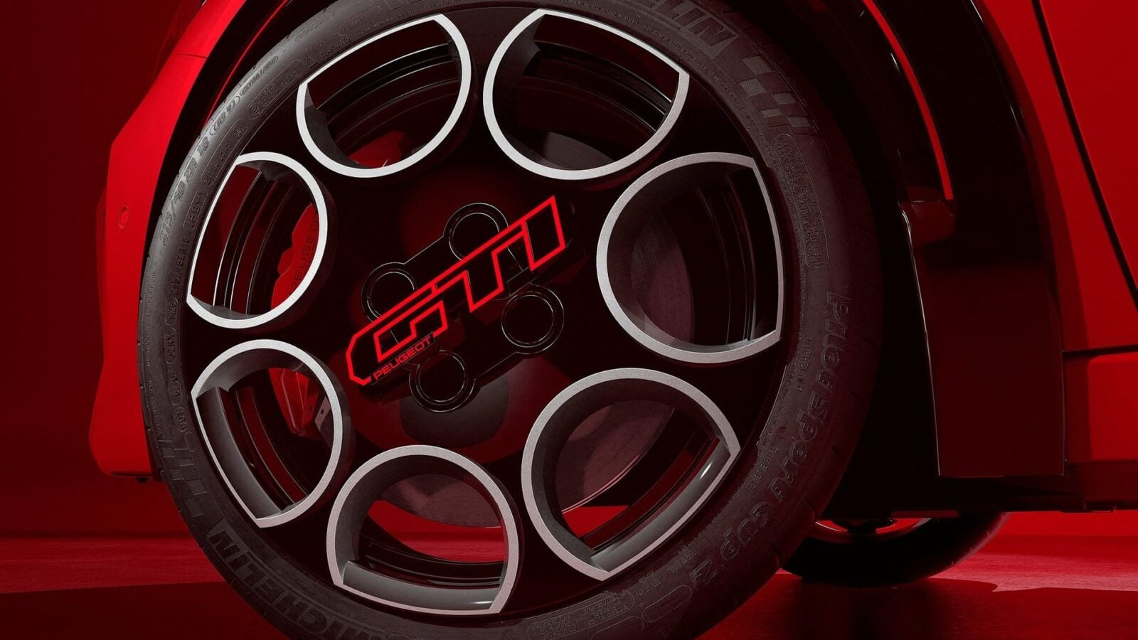Efsanevi GTi etiketi Peugeot 308'e geri mi döndü? Markanın patronu büyük bir ipucu veriyor