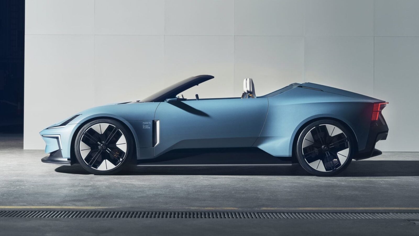 Üretici, Porsche'ye karşı koymak için nihayet inanılmaz elektrikli üstü açılır arabasını doğruladı