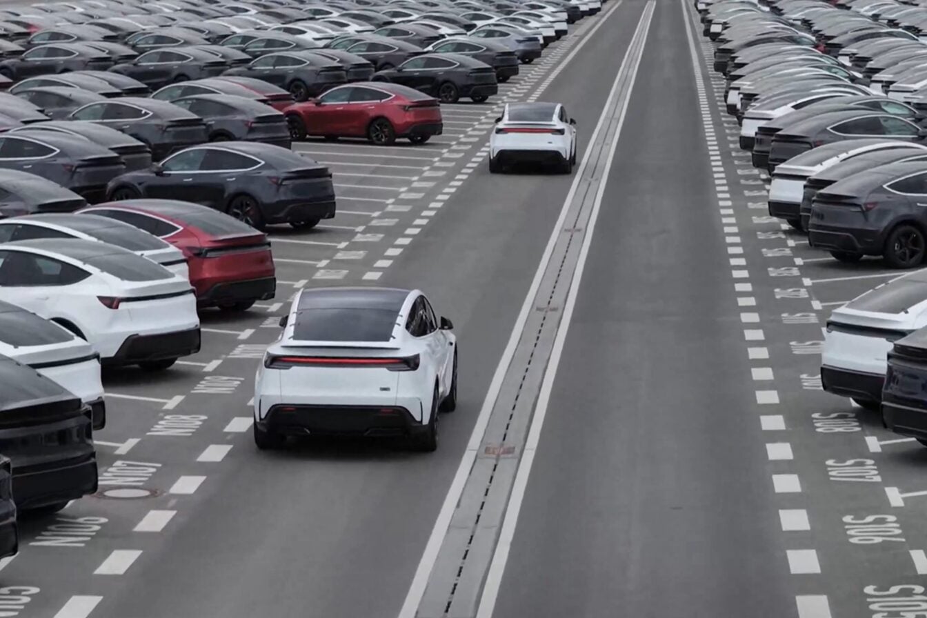 Le FSD de Tesla parcourt 150 000 km là où il est interdit : l'astuce géniale d'Elon Musk