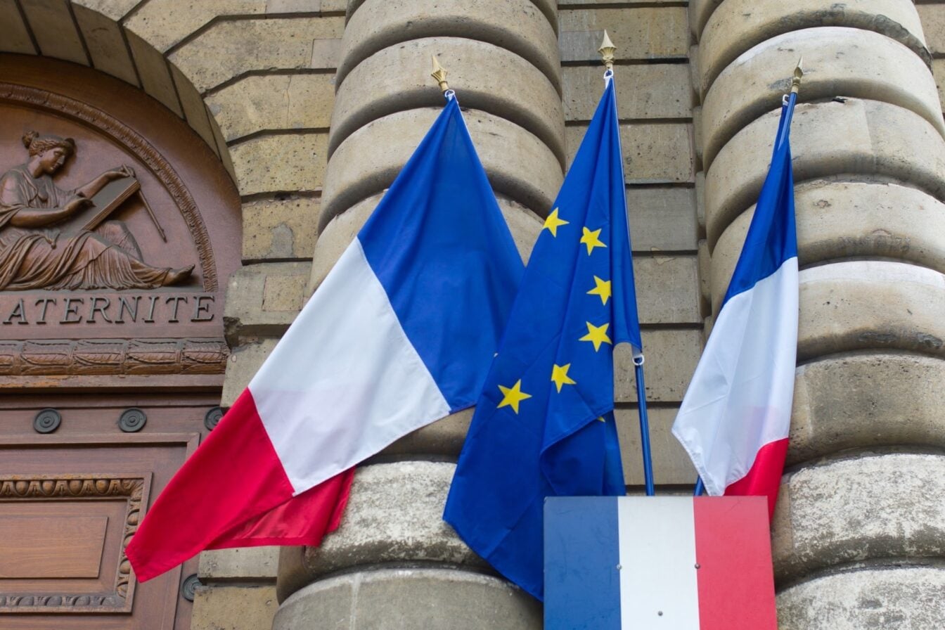 Drapeaux français et européen