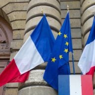 Drapeaux français et européen