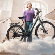 Le nouveau HUB-e est le modèle anniversaire célébrant les 60 ans d’existence de VELO DE VILLE et allie mobilité urbaine à un poids à partir de 19 kilogrammes.