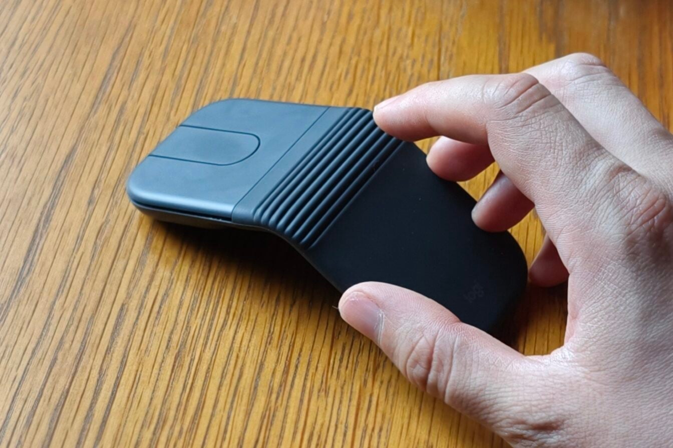 J'ai testé la souris pliante de Logitech : avis à chaud, praticité et inconfort
